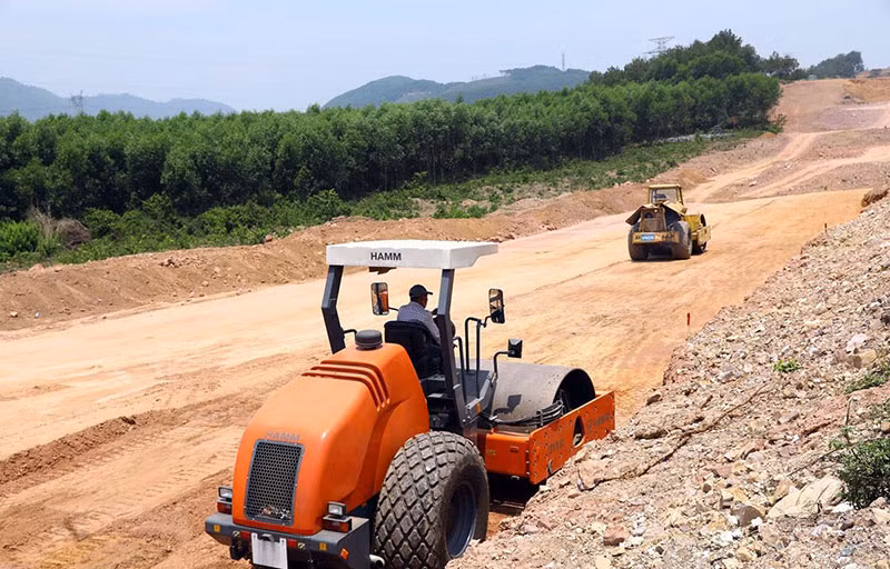 Gỡ bất cập BOT, “khơi” tín dụng cho cao tốc bắc - nam -0