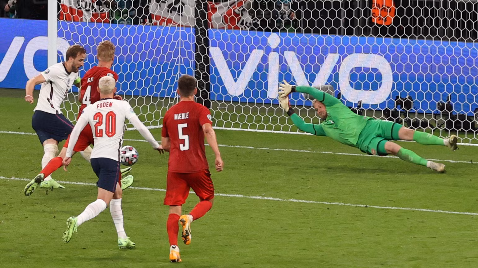 Nhìn lại chiến thắng lịch sử đưa Anh vào chung kết EURO 2020 -0