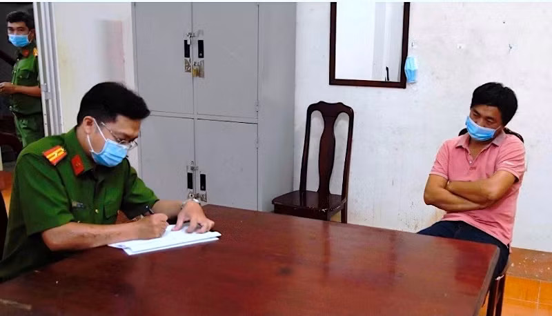 Phải xử nghiêm nhóm người tụ tập ăn nhậu, đe dọa người thi hành công vụ -0