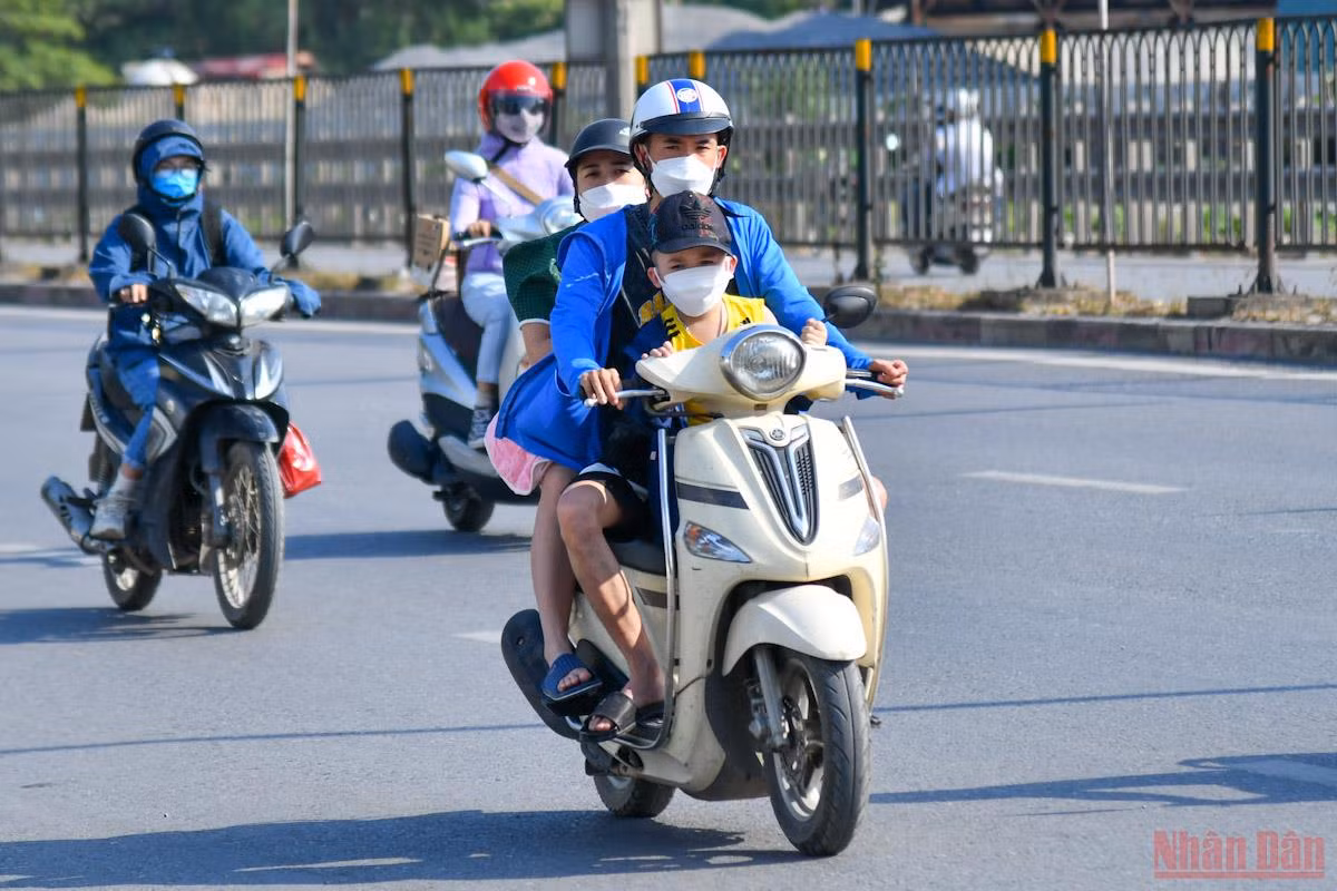 Người dân trở lại Thủ đô sau kỳ nghỉ lễ -3