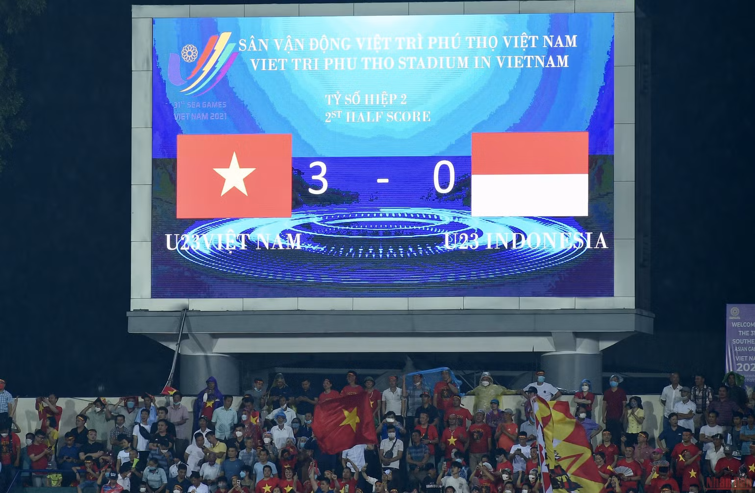 Người hâm mộ vỡ òa tại “chảo lửa” Việt Trì -0