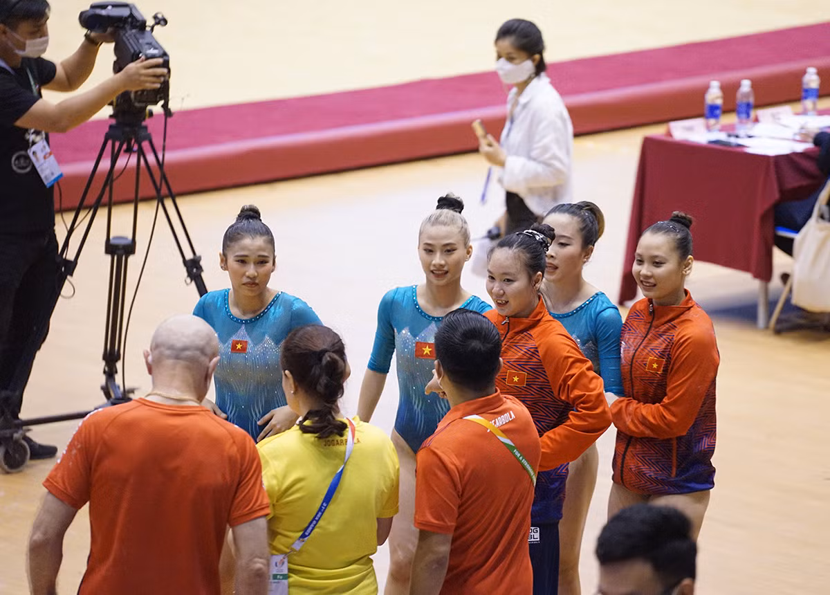 Phần thi đồng đội của Đội tuyển Thể dục dụng cụ nữ Việt Nam tại SEA Games 31 -5