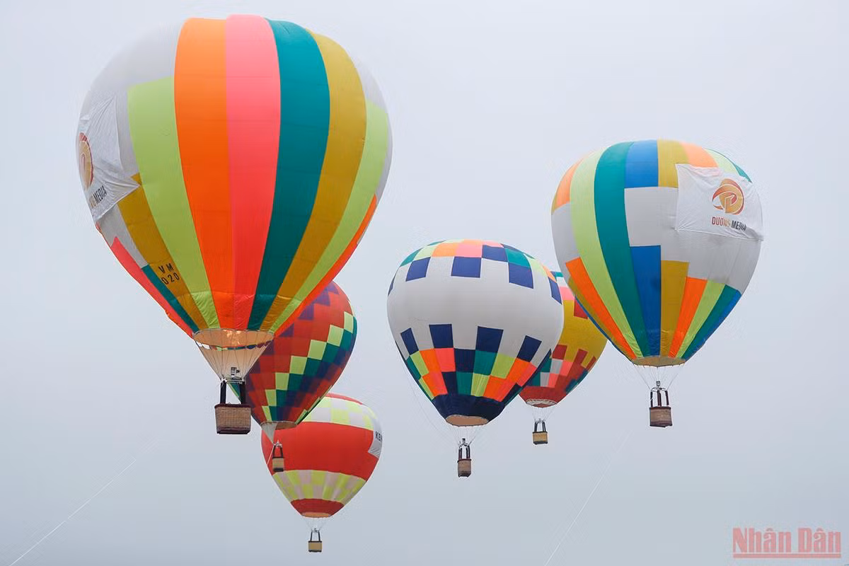 Người Hà Nội vui thích với Lễ hội khinh khí cầu -0