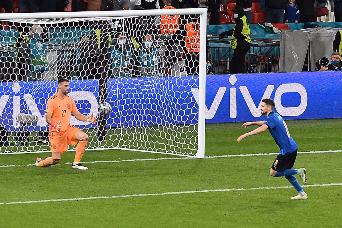 Cận cảnh cuộc đấu kinh điển Italia - Tây Ban Nha ở bán kết EURO 2020 -0