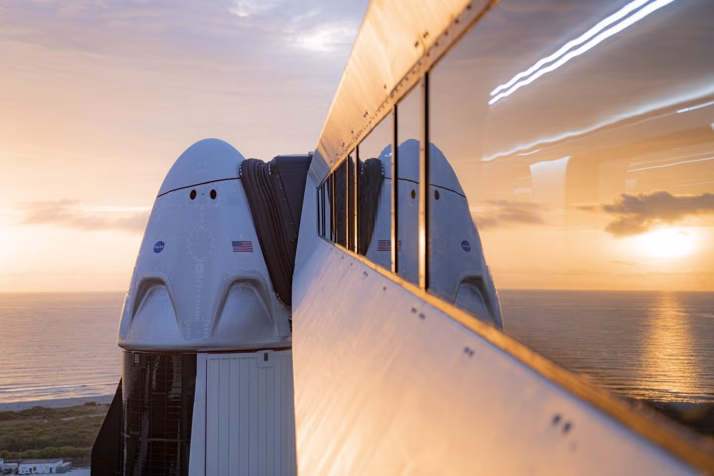 Tỷ phú Mỹ mua cả chuyến bay bốn chỗ vòng quanh vũ trụ của SpaceX -0