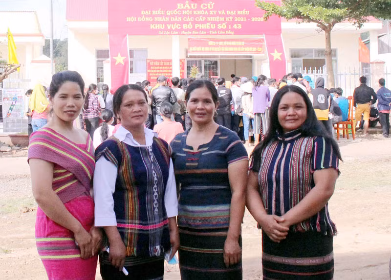 Đồng bào các dân tộc nam Tây Nguyên hòa chung ngày hội non sông -0