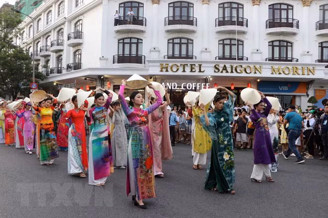 Festival Huế 2022: Rực rỡ sắc màu văn hóa trong lễ hội đường phố -0