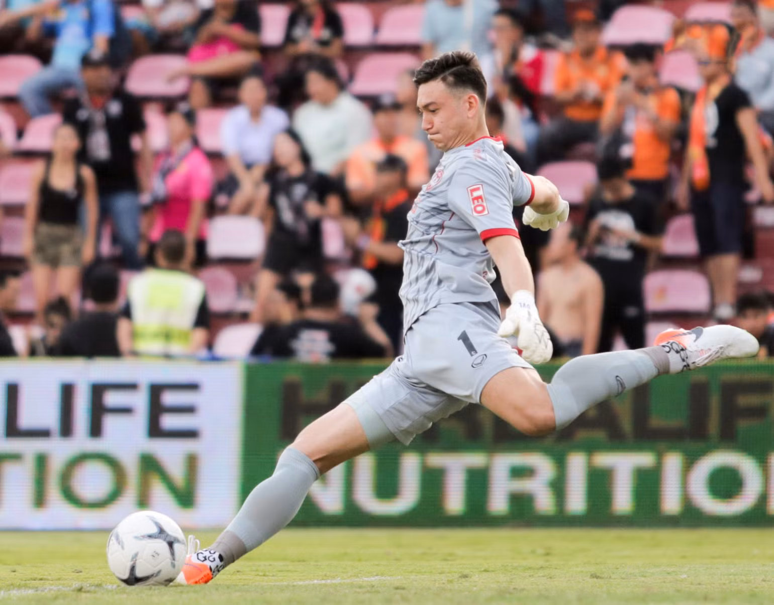 Thai League tạm hoãn hạn do Covid-19 -0