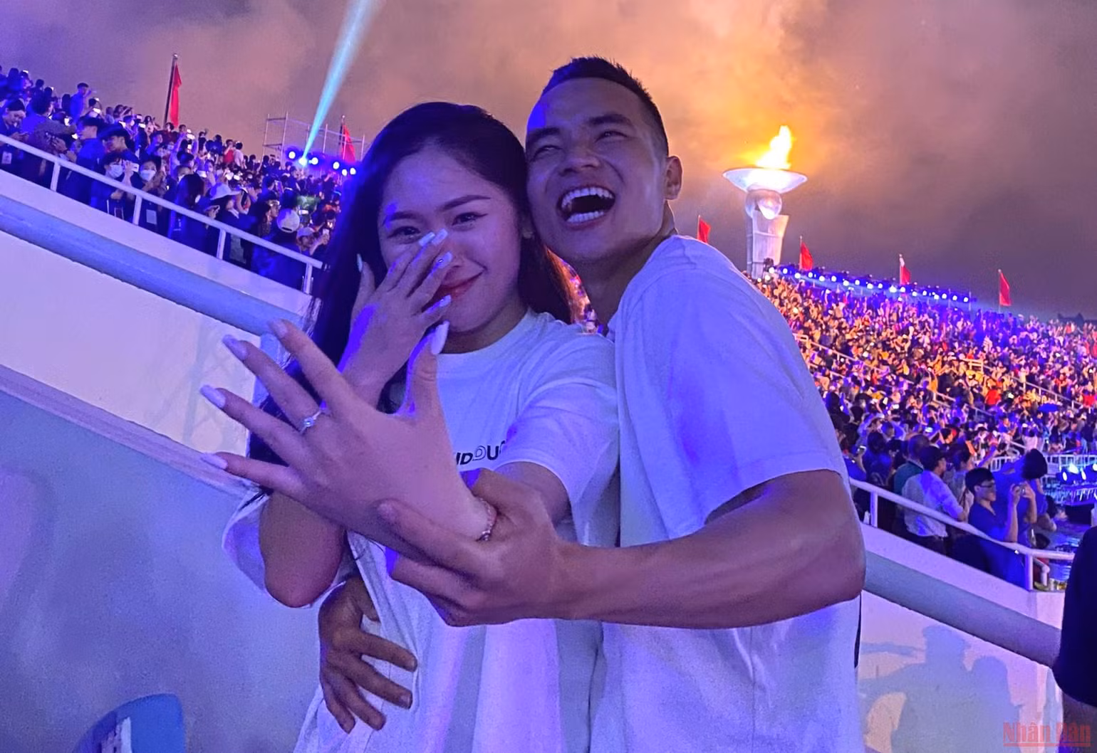Màn cầu hôn “đặc biệt nhất” trong Lễ Khai mạc SEA Games 31 -0