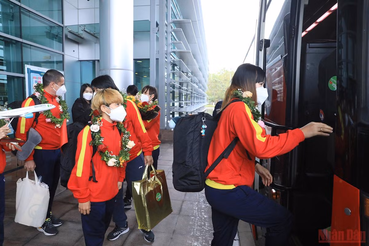 Tuyển nữ Việt Nam về nước, khép lại hành trình giành vé dự World Cup -0