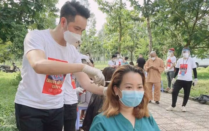 Các nghệ sĩ cổ vũ tinh thần chống dịch Covid-19 -0