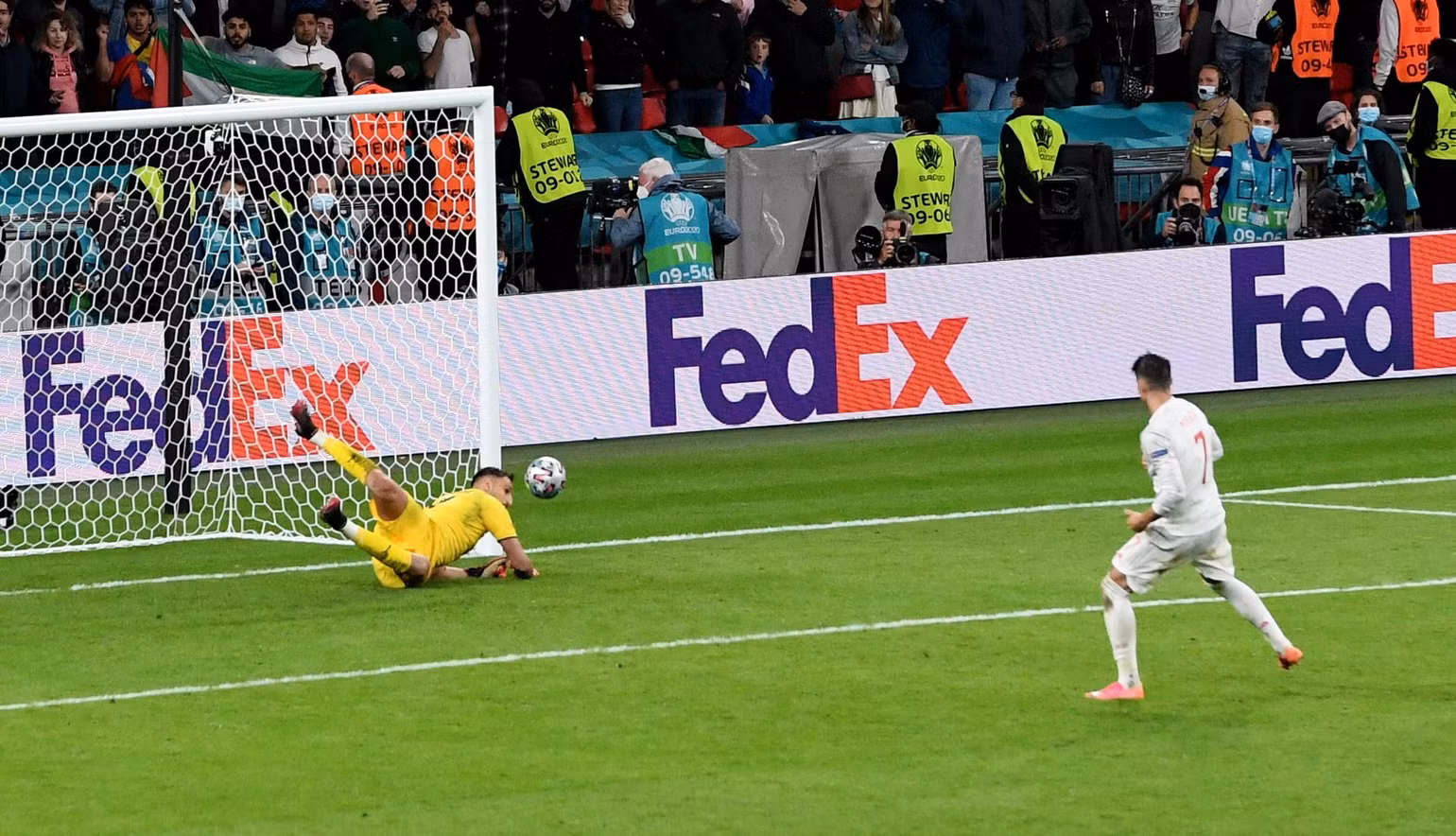 Cận cảnh cuộc đấu kinh điển Italia - Tây Ban Nha ở bán kết EURO 2020 -0