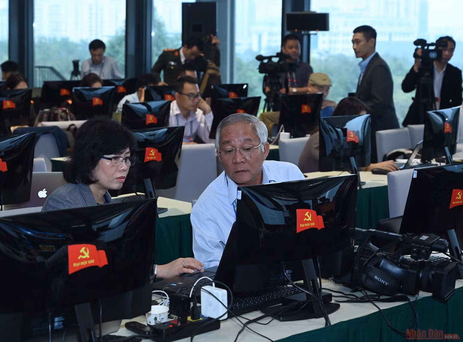 9phong_vien_tac_nghiep_dai_hoi_1-1611803547139.jpg