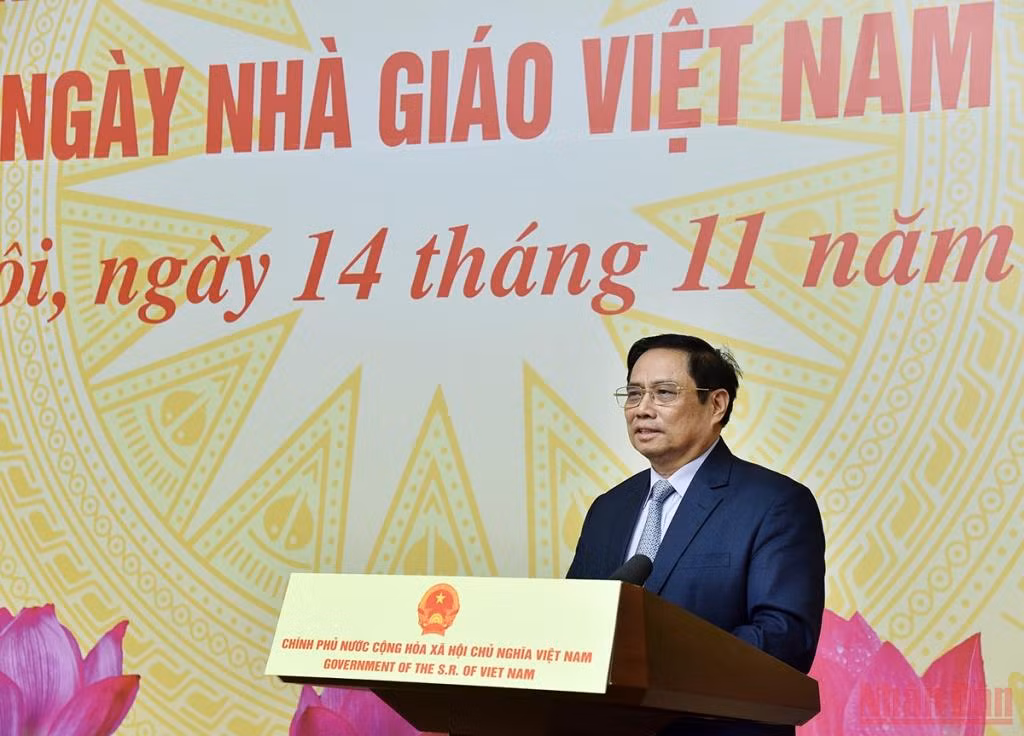 Thủ tướng Phạm Minh Chính gặp mặt đại diện nhà giáo, cán bộ quản lý giáo dục tiêu biểu -0