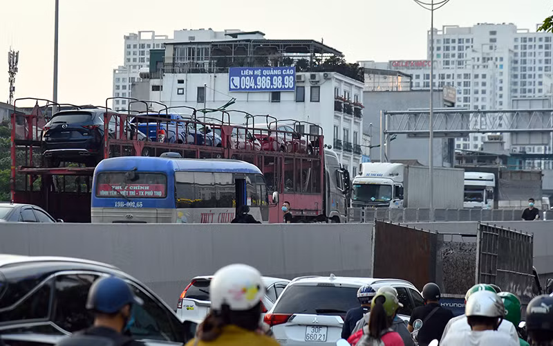 Giao thông ùn tắc tại các khu vực cửa ngõ Thủ đô trước ngày nghỉ lễ -0