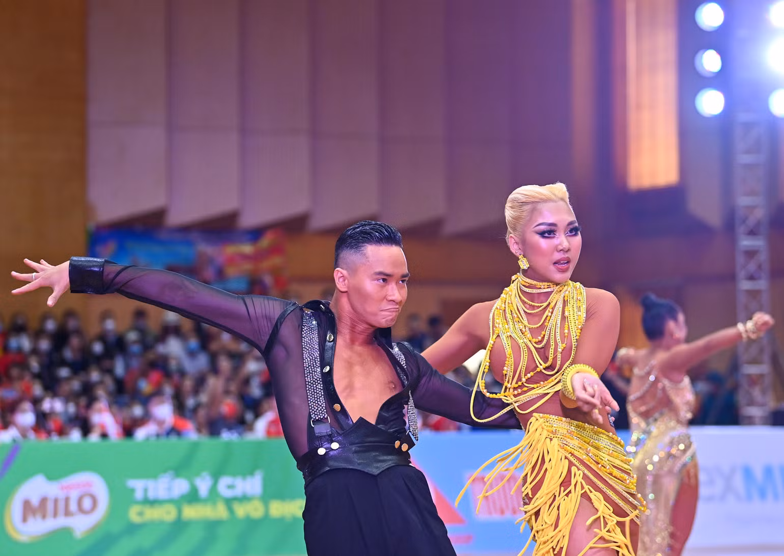 Màn khiêu vũ quyến rũ trên sàn đấu SEA Games 31 -0