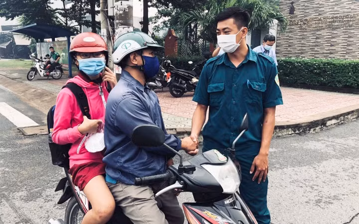 Xử lý nghiêm trường cho hơn 800 học sinh đi học mùa dịch -0
