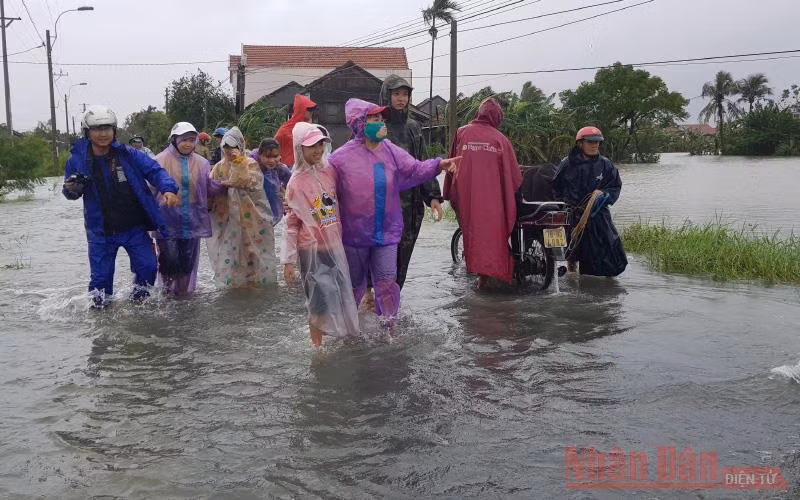 Phú Yên dồn sức khắc phục thiệt hại, chủ động ứng phó lũ bão tiếp theo -0