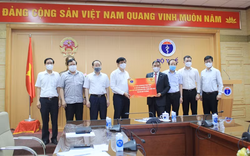 Những “người hùng thầm lặng” trên hai tuyến đầu -0