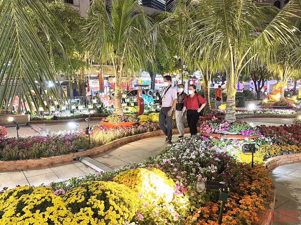 Đường hoa Nguyễn Huệ Tết Nhâm Dần 2022 chính thức mở cửa phục vụ người dân -0