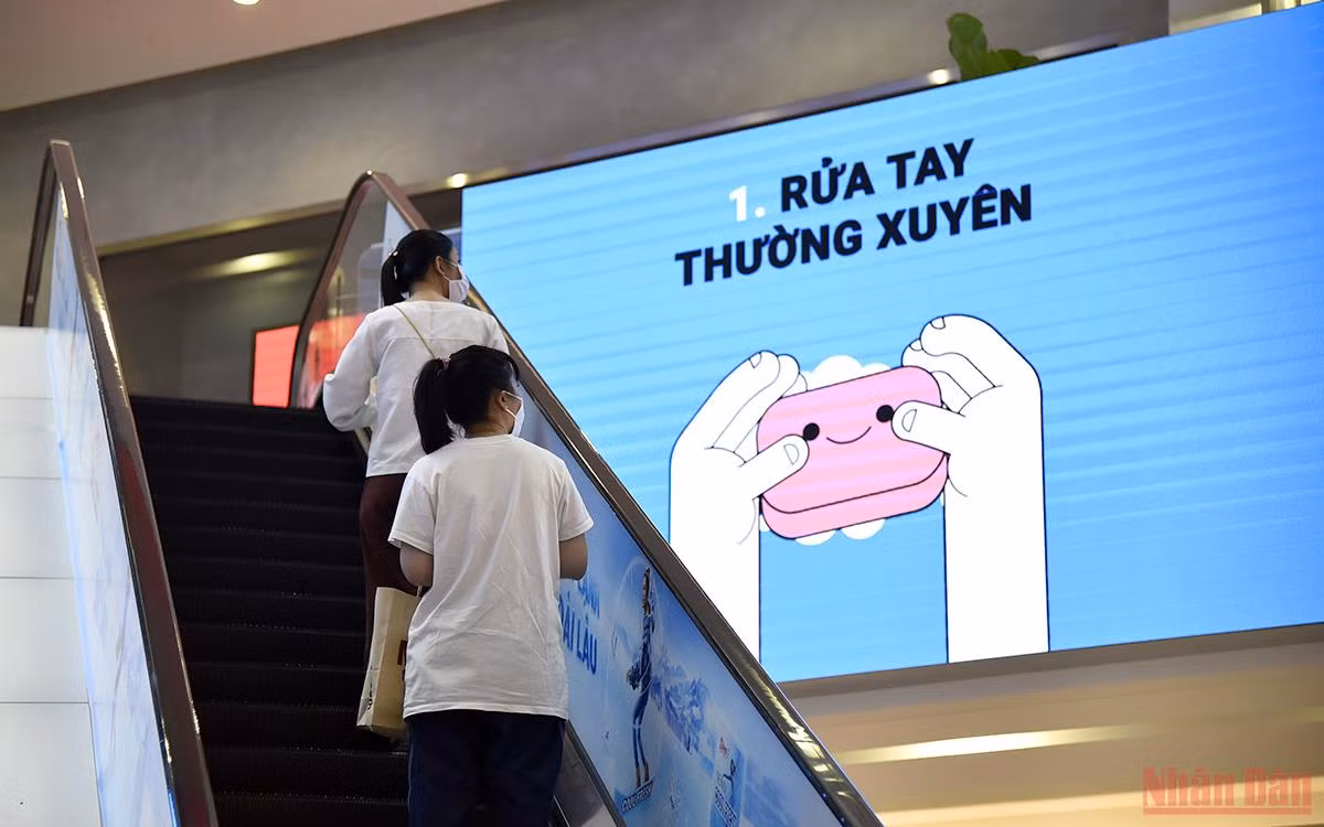 Hà Nội: Cửa hàng, trung tâm thương mại mở cửa trở lại từ 28/9 -0