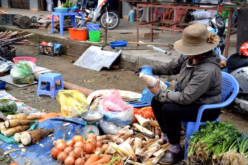 Đông vui chợ phiên vùng cao ngày Tết -4