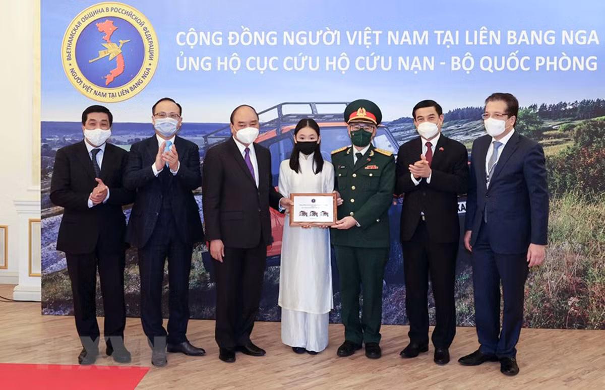 Hình ảnh Chủ tịch nước Nguyễn Xuân Phúc gặp gỡ đại diện cộng đồng Việt Nam tại Nga -0
