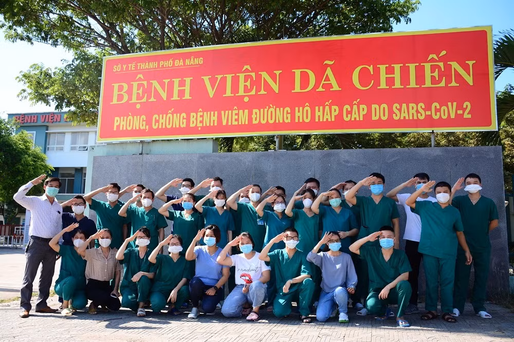 Những y, bác sĩ “chi viện” cuối cùng rời Đà Nẵng -0