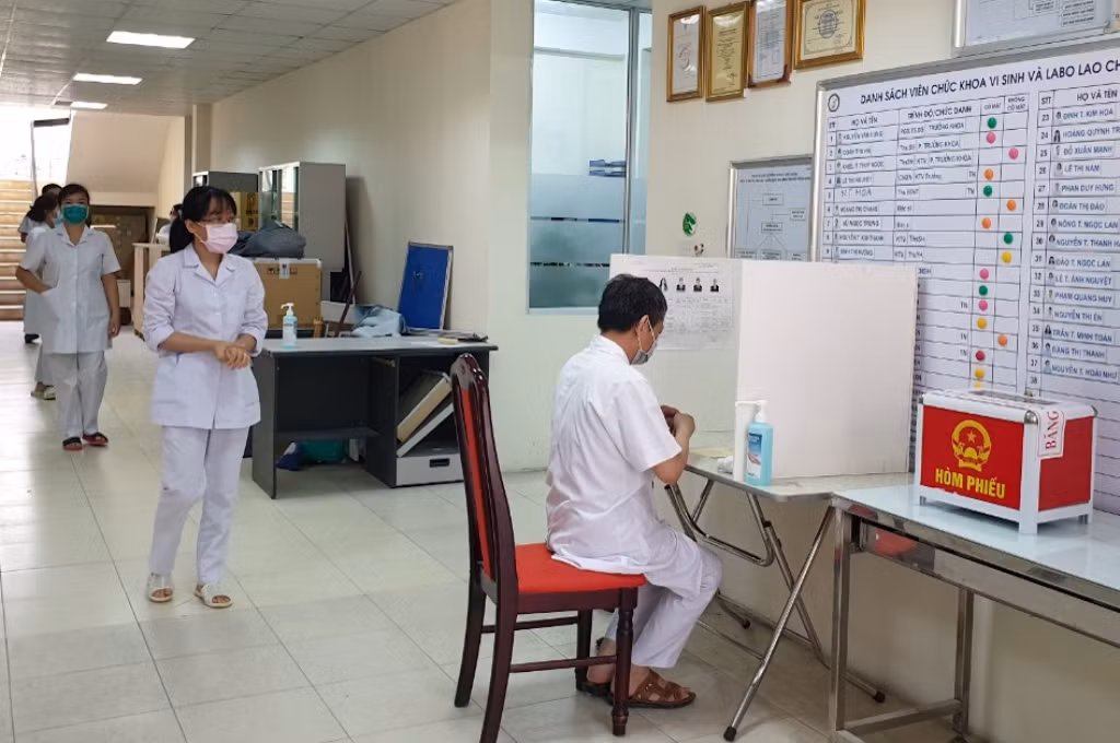 Hòm phiếu lưu động phục vụ cử tri ngày bầu cử -0