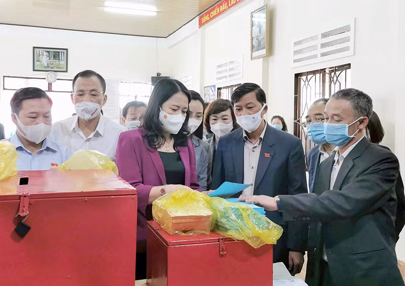 Phó Chủ tịch nước Võ Thị Ánh Xuân kiểm tra công tác bầu cử tại Lâm Đồng -0