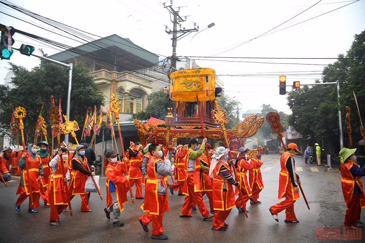 Chủ tịch nước Nguyễn Xuân Phúc xuống đồng cày ruộng tại Lễ Tịch điền Đọi Sơn -0