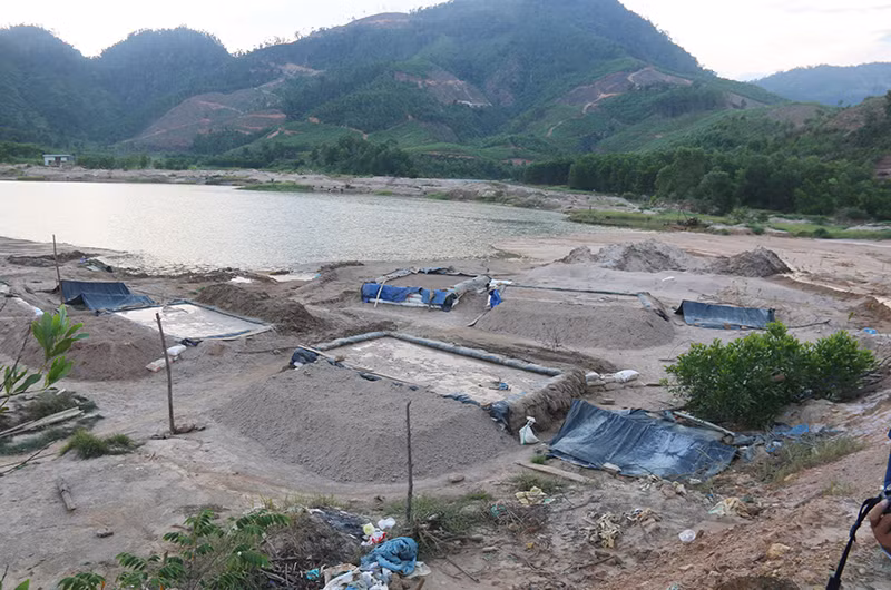 Sớm chấm dứt nạn khai thác vàng trái phép tại Bồng Miêu -0