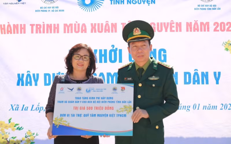 Mang Tết “ấm” cho học sinh Tây Nguyên -0