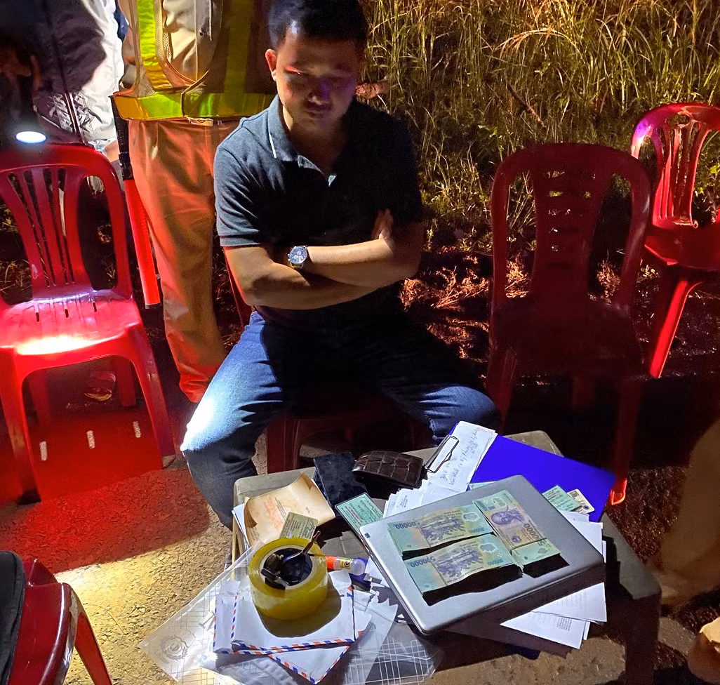 Khởi tố hai phóng viên cưỡng đoạt tiền của doanh nghiệp -0
