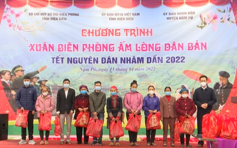Ấm áp xuân biên phòng trên biên giới Nà Hỳ (Điện Biên) -0