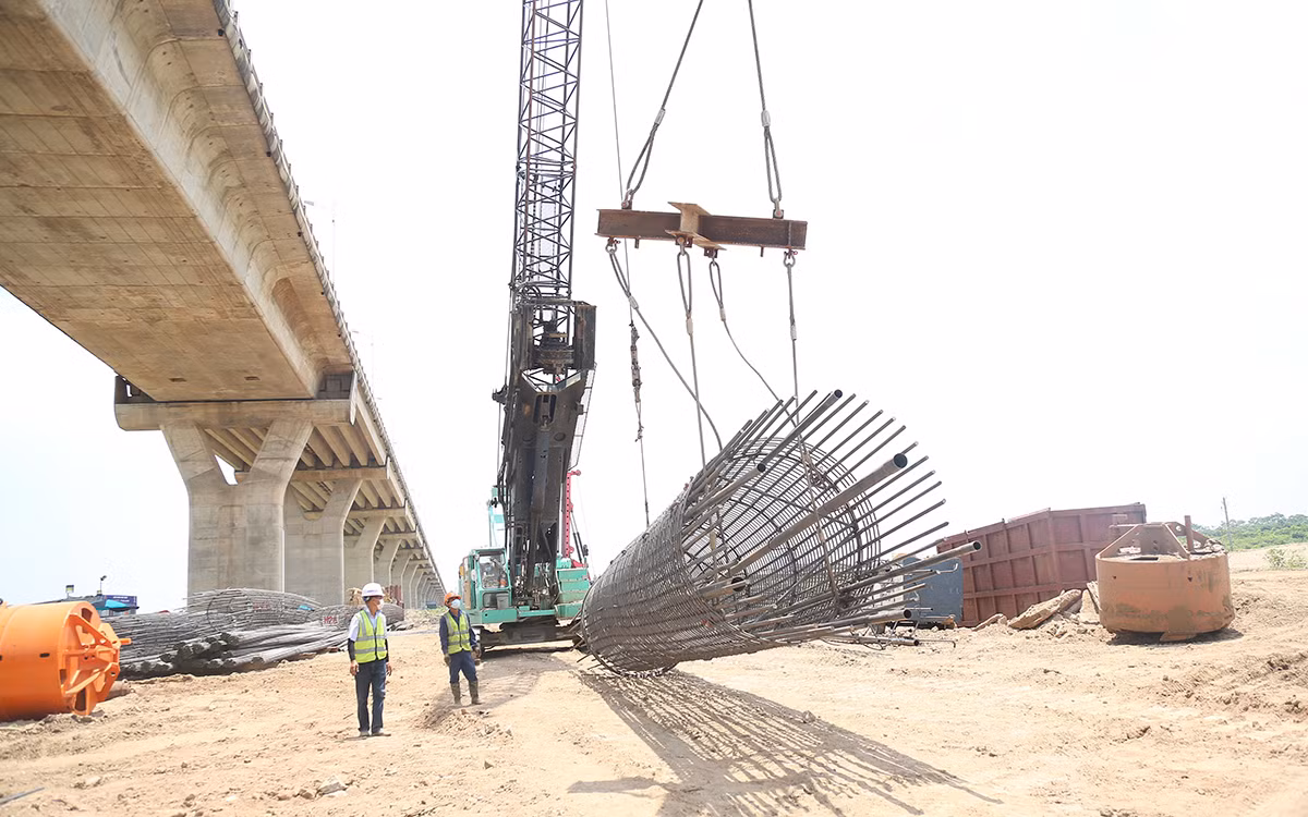 Bảo đảm tiến độ thi công cầu Vĩnh Tuy 2 trong thời gian giãn cách -1
