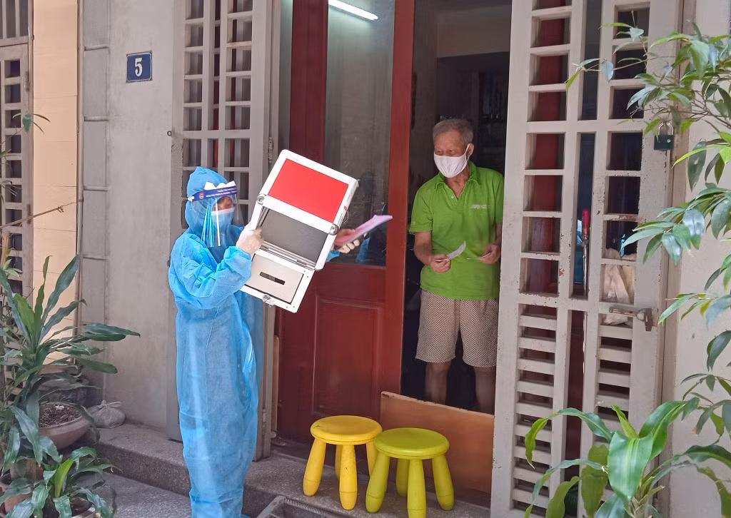 Hòm phiếu lưu động phục vụ cử tri ngày bầu cử -0