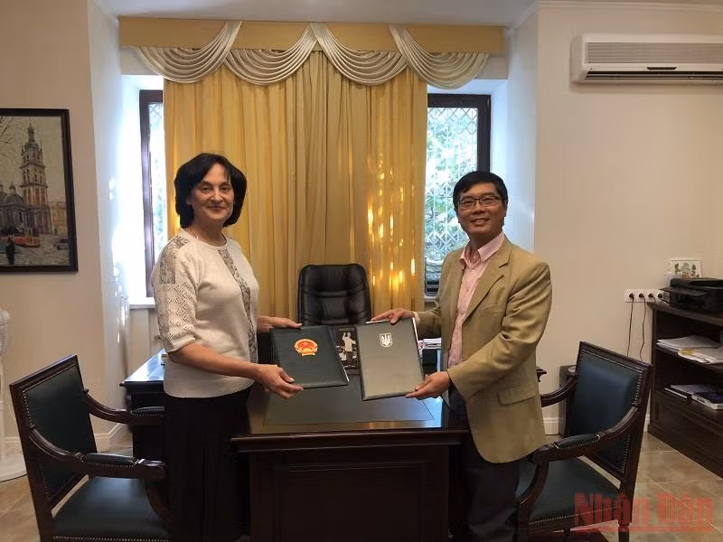 Tăng cường hợp tác giáo dục Việt Nam-Ukraine -0
