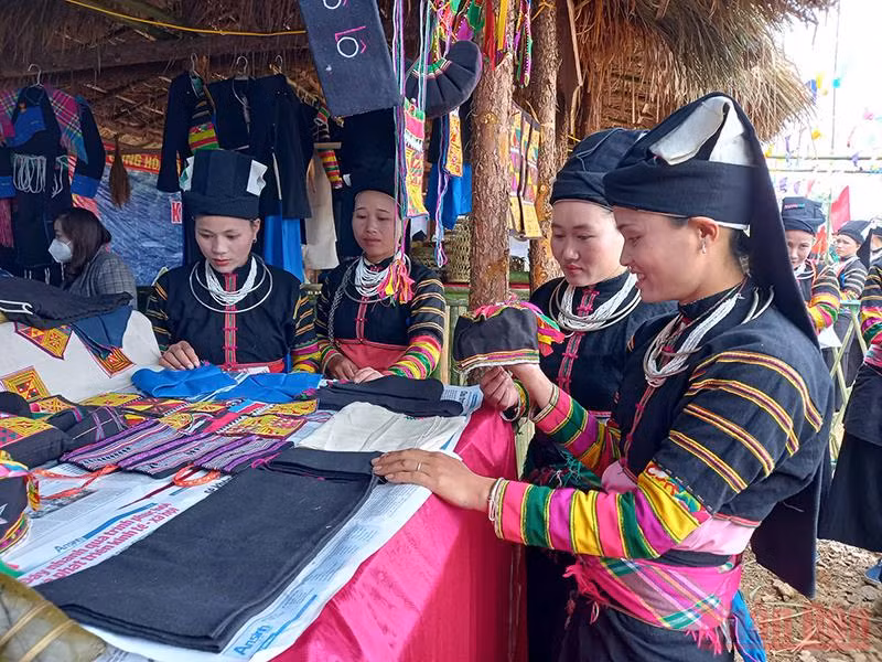 Đậm đà bản sắc trong ngày hội văn hóa dân tộc Lô Lô huyện Bảo Lâm -0
