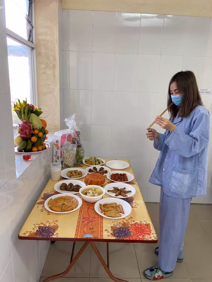 Tất niên trong khu cách ly -9