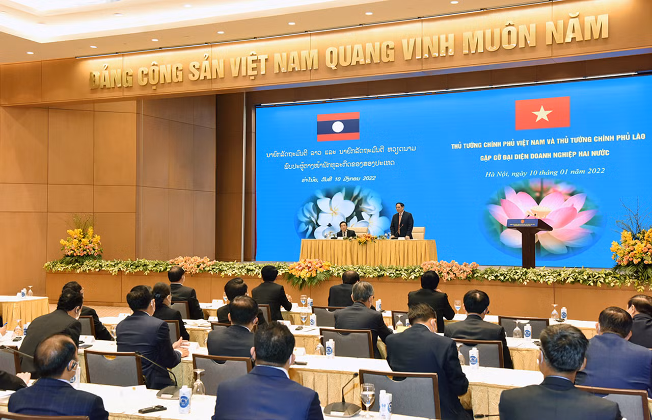 Thủ tướng Phạm Minh Chính và Thủ tướng Lào Phankham Viphavanh gặp gỡ doanh nghiệp hai nước -4
