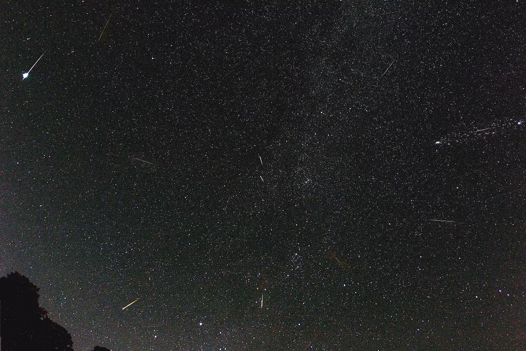 Mưa sao băng Perseid sắp đạt đỉnh trong vài ngày tới -0