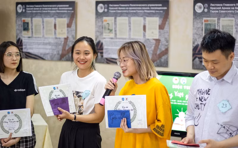 Sinh viên thi hiểu biết tiếng Việt tại Nga -0
