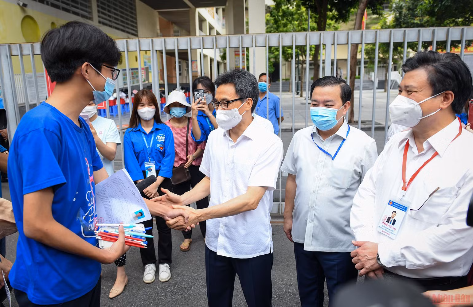 Phó Thủ tướng Vũ Đức Đam kiểm tra Kỳ thi tốt nghiệp THPT năm 2022 tại Hà Nội -0