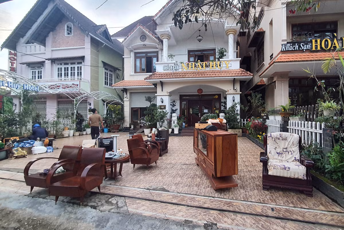 Sạt lở nghiêm trọng đe dọa nhiều khách sạn và nhà dân tại Đà Lạt -0