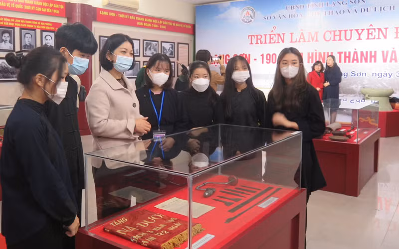 Triển lãm chuyên đề “Lạng Sơn - 190 năm hình thành và phát triển” -0