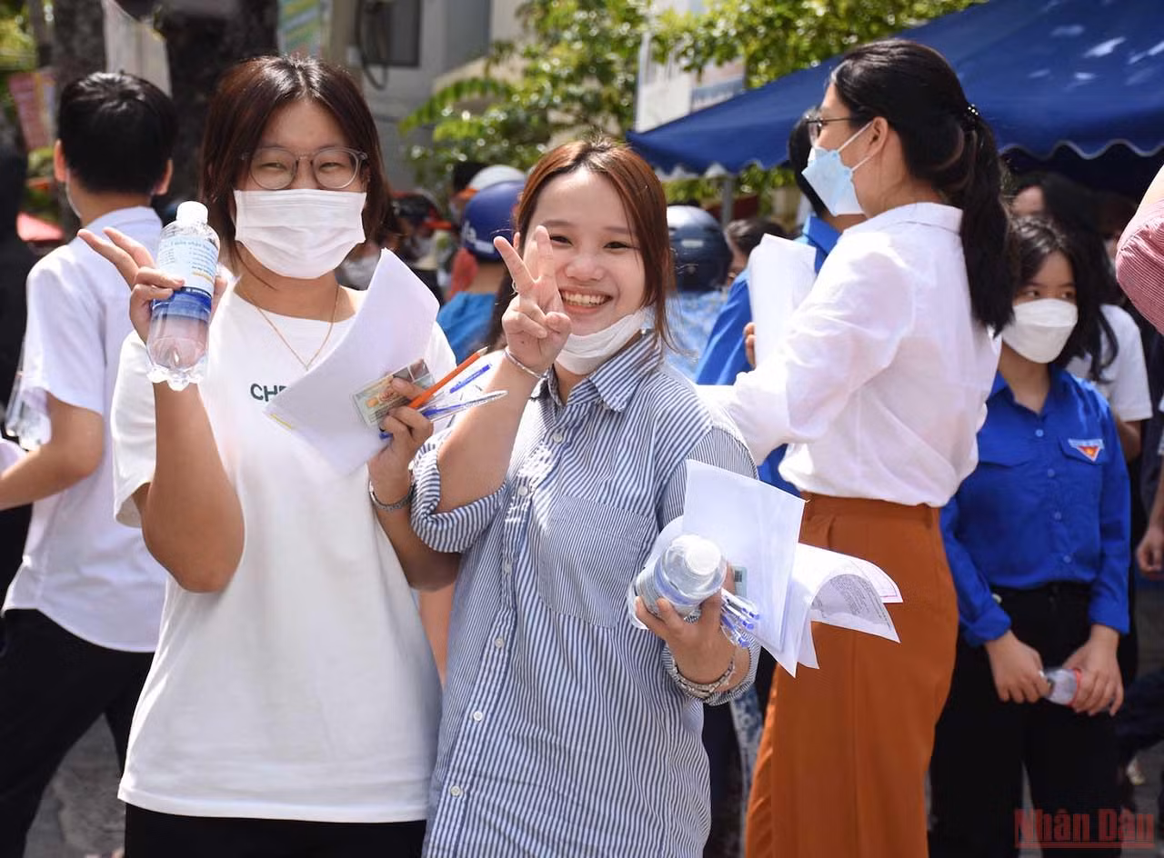 Thí sinh Đà Nẵng “than” đề Ngữ văn dài, lệnh phụ khó -0