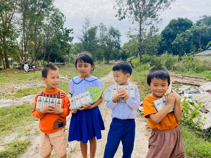 Vinamilk đồng hành cùng Cặp lá yêu thương -0