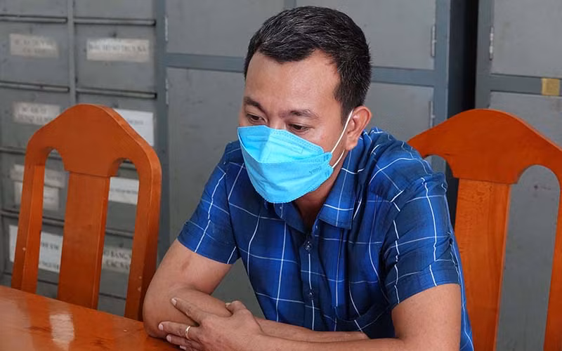 Bắt tạm giam 2 nghi phạm hiếp dâm người dưới 16 tuổi -0