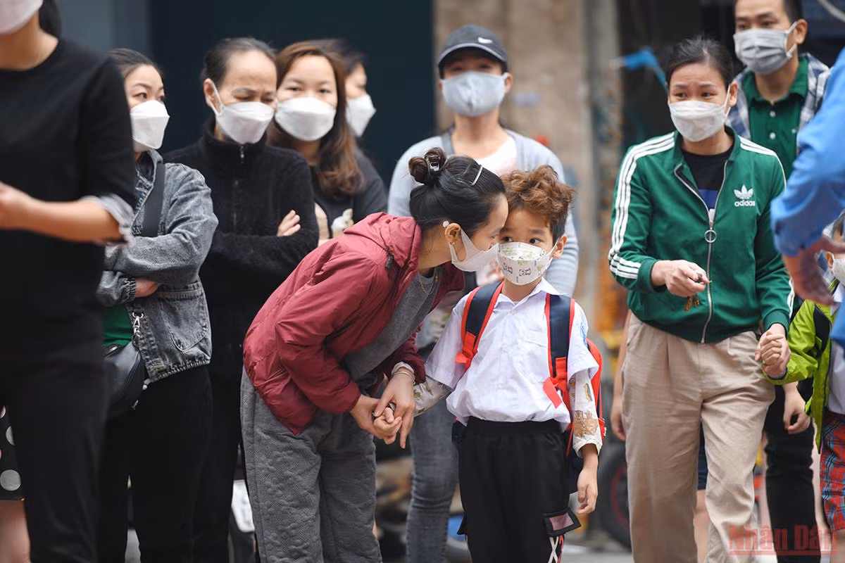 “Ngày đầu tiên” đến trường của học sinh lớp 1 tại Hà Nội -0